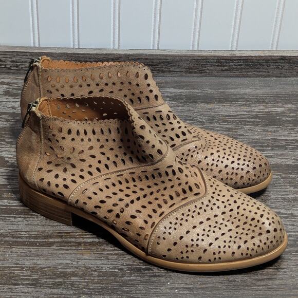Sundance Tan Leather Lace Back Zip Ankle Comfort Booties Size 39 - Picture 1 of 6
